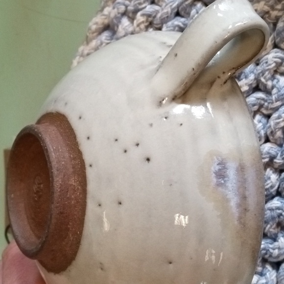 Gorgeous pottery bowl - has pottery mark - Picture 3 of 5